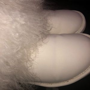 Women’s Bearpaw “Boo boots” size 9